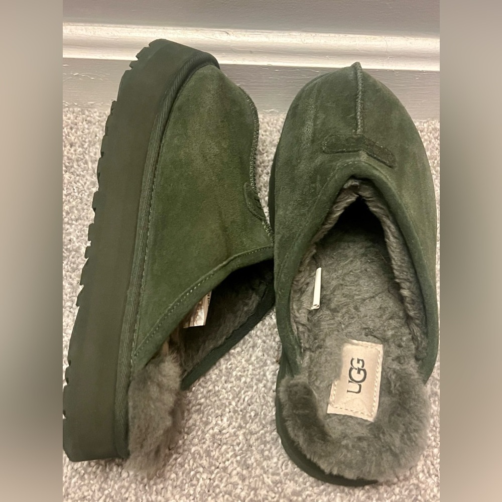 Ugg Discoquette Genuine Shearling Slide Slipper, Hunter Green color- Size 8
